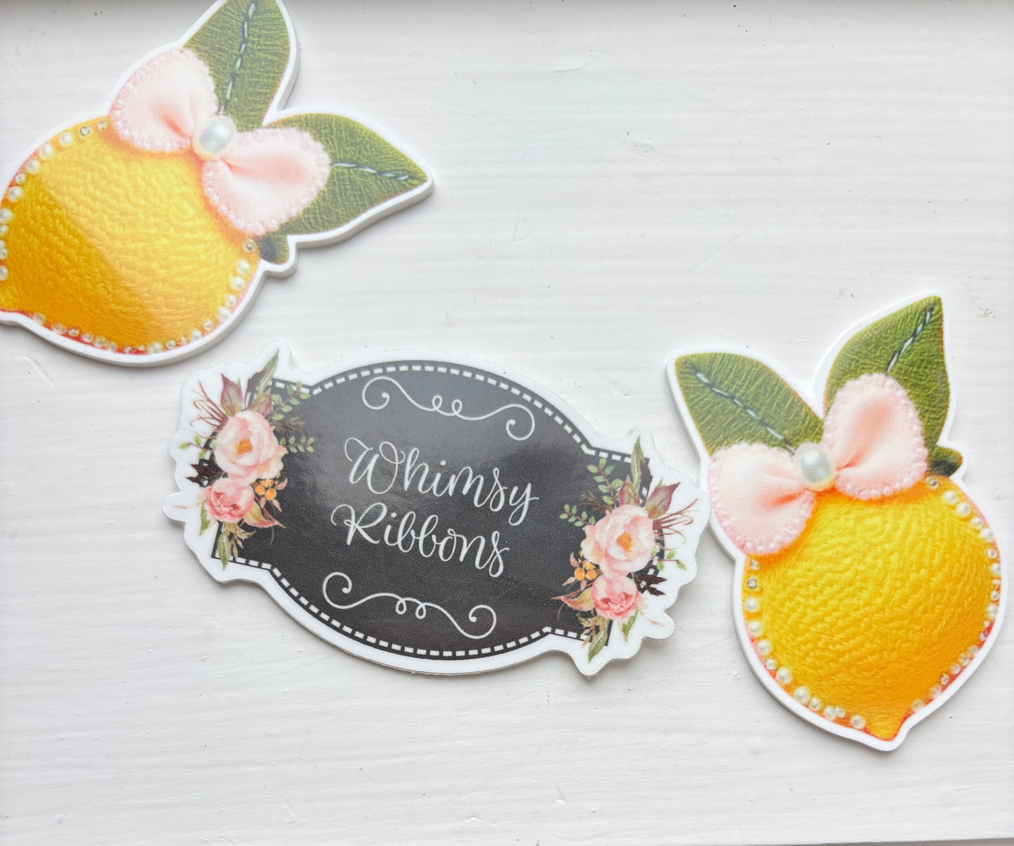 LEMONS W BOW LARGE RESIN