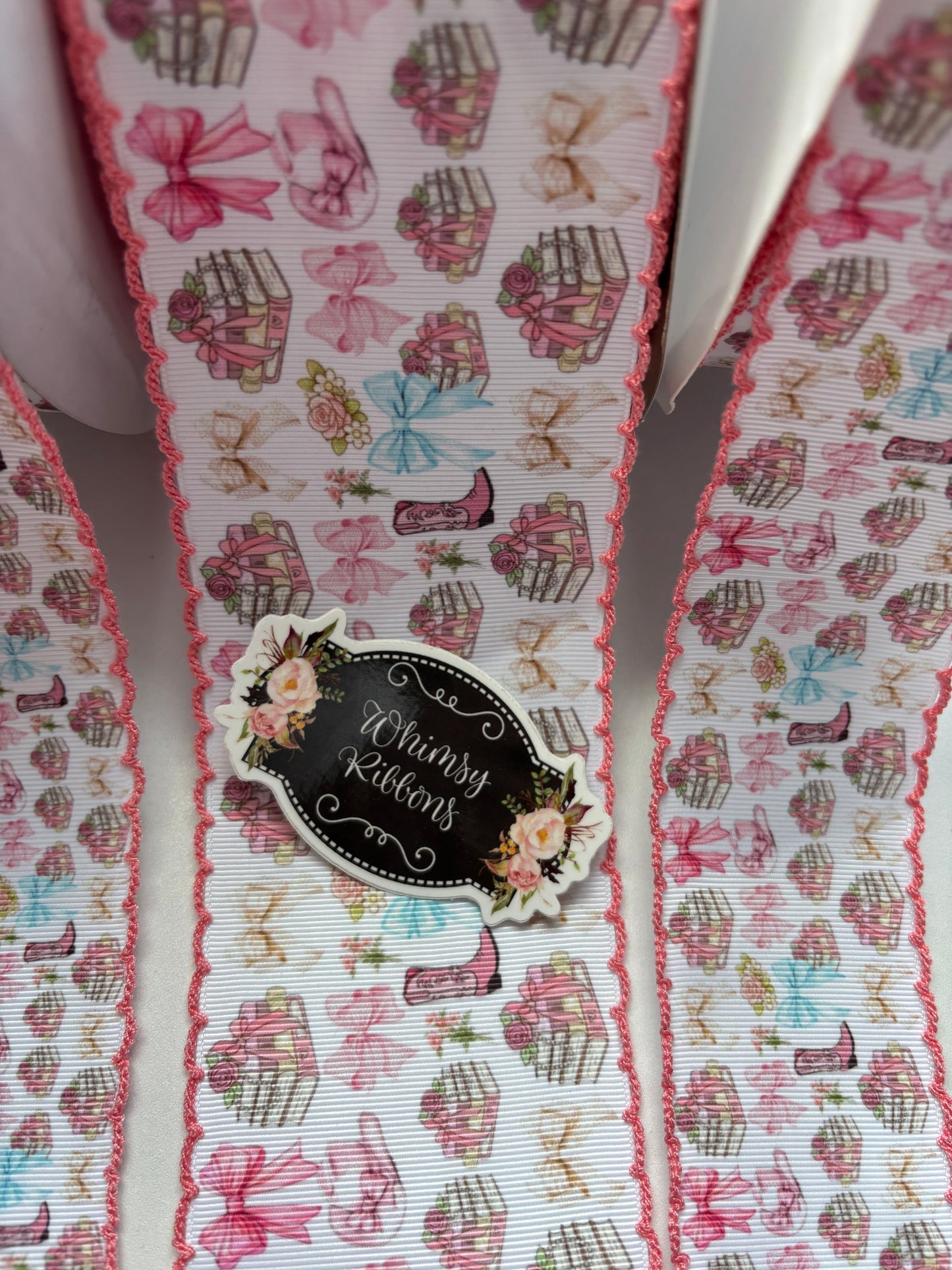 2.25 INCH BOOTS W BOOKS W PINK STICHING