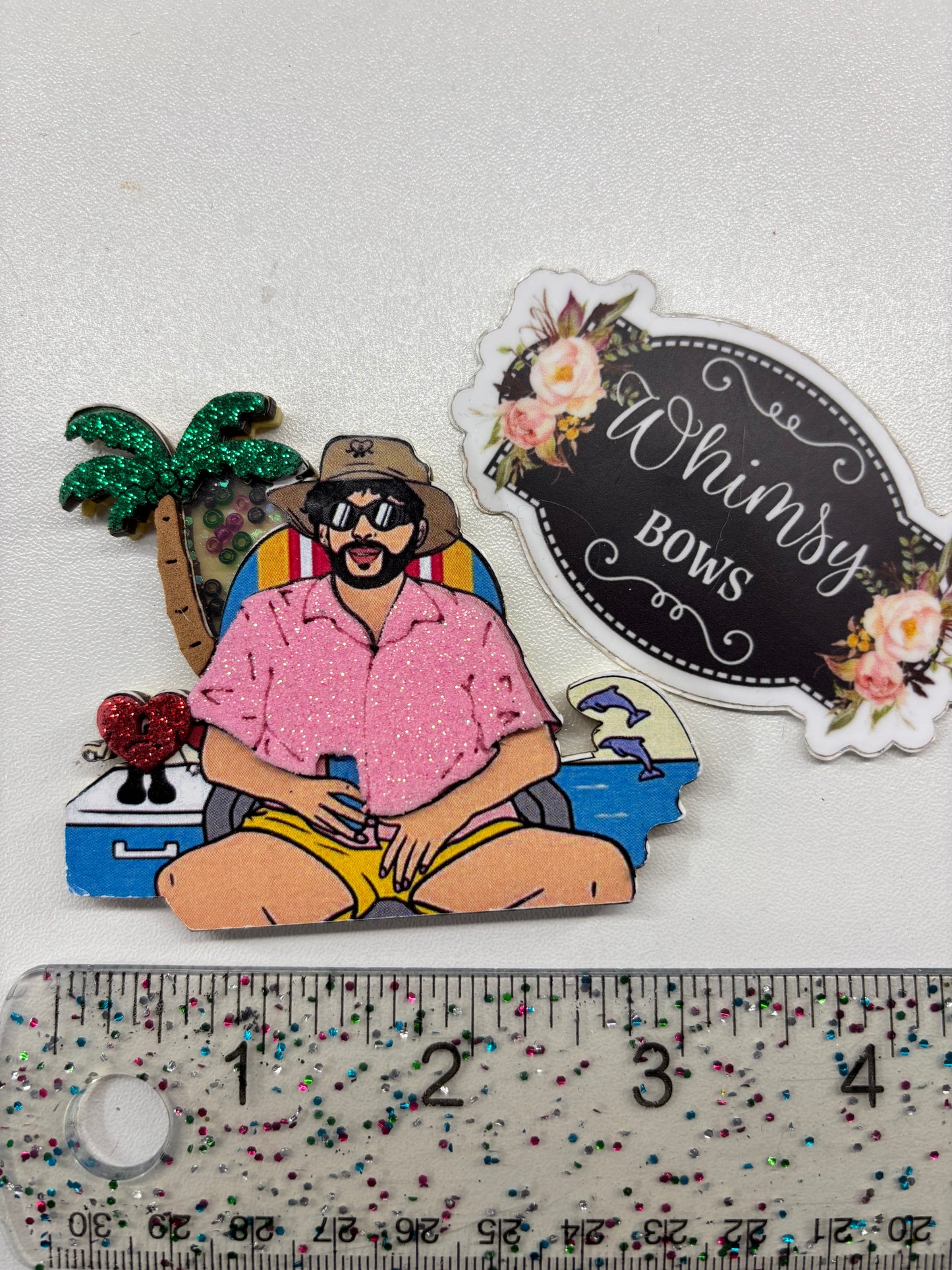 BAD BUNNY LARGE BOW SHAKER CENTER