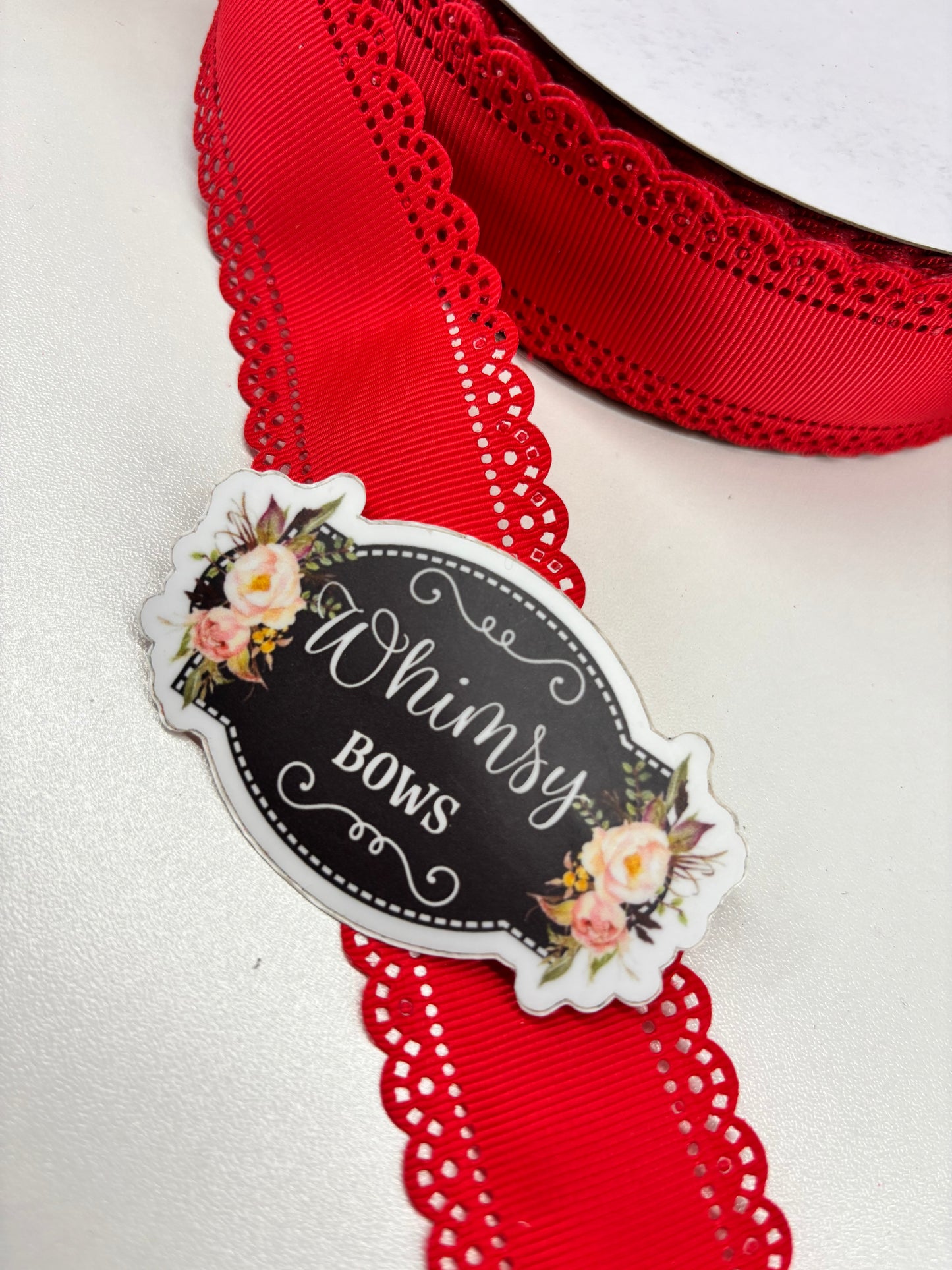 1.5 SCALLOPED RIBBON RED