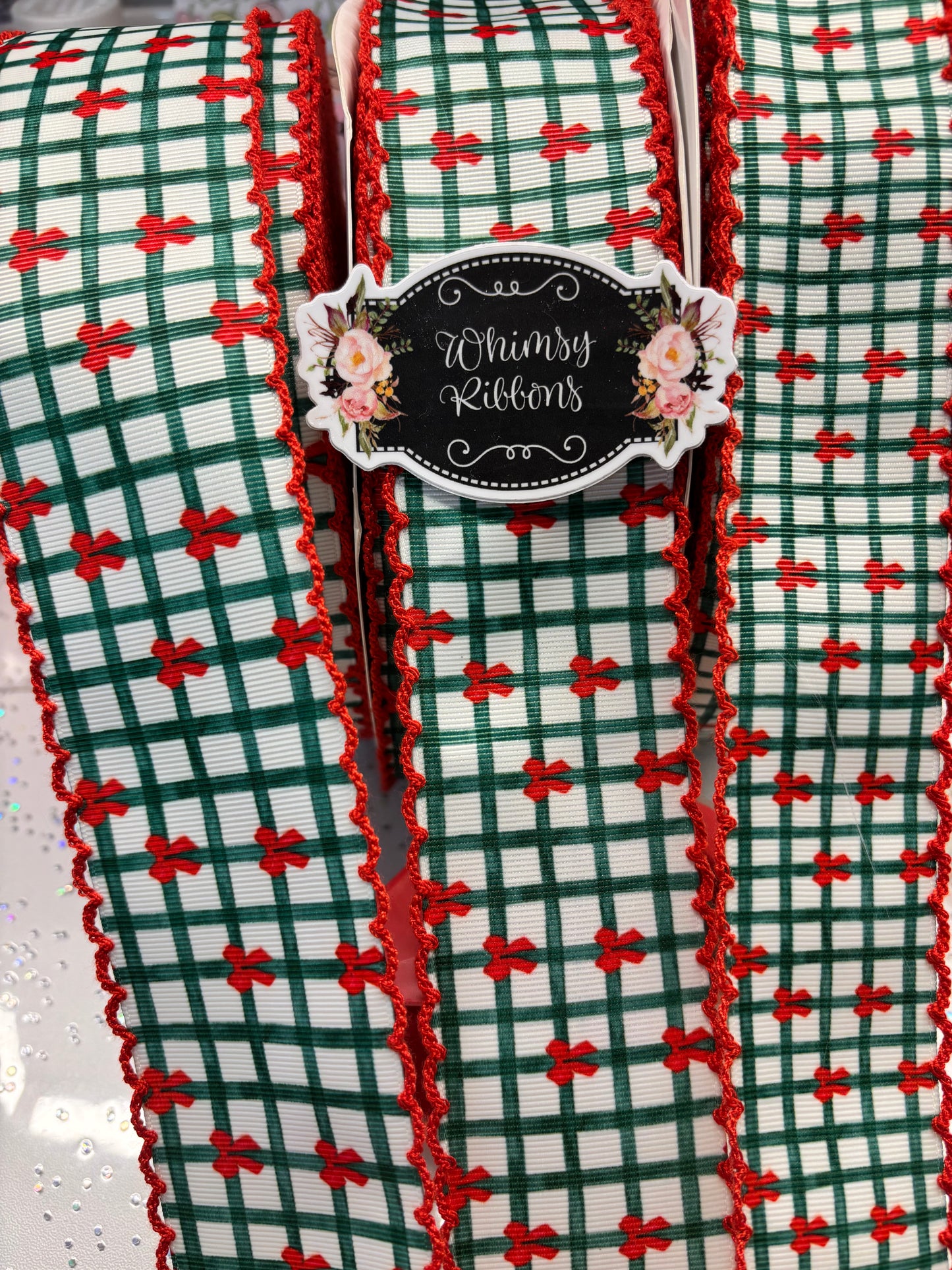 HOLIDAY BOWS ON PLAID