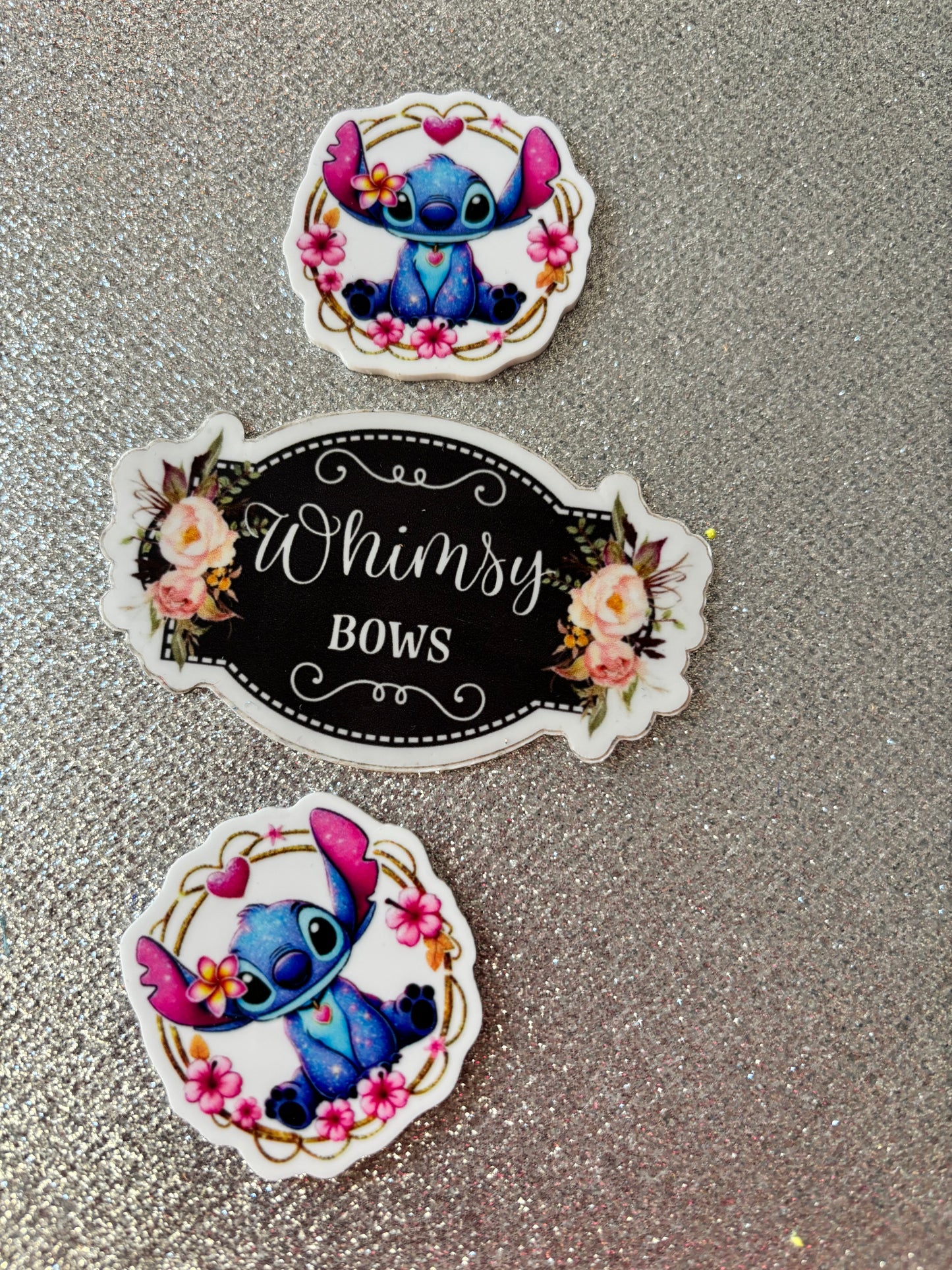 STITCH W FLOWERS small Resin