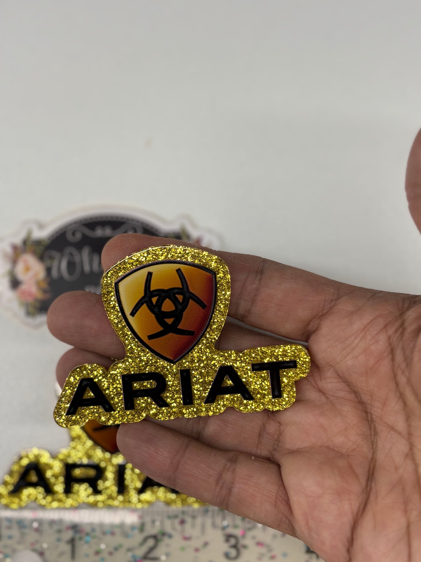 ARIAT GLITTER Large Resin