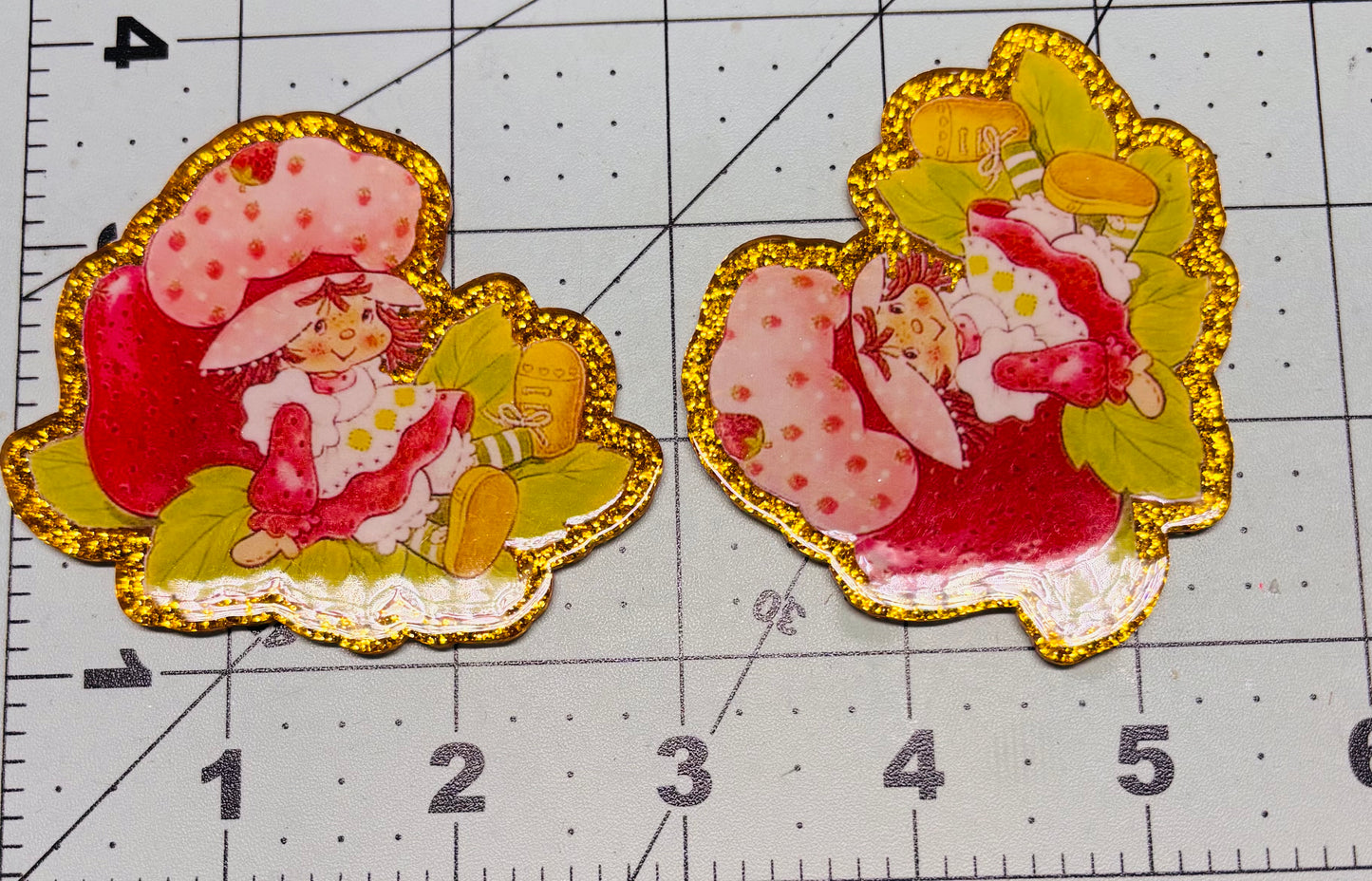 STRAWBERRY GLITTER Large Resin