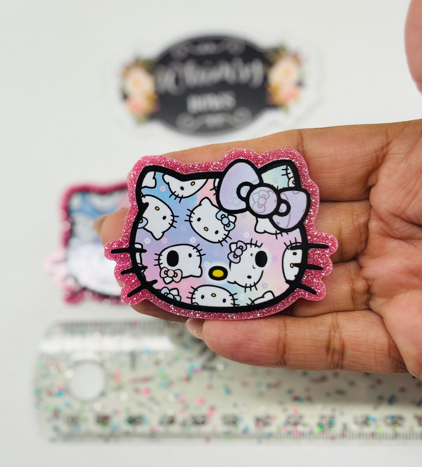 HK PINK FACE GLITTER Large Resin