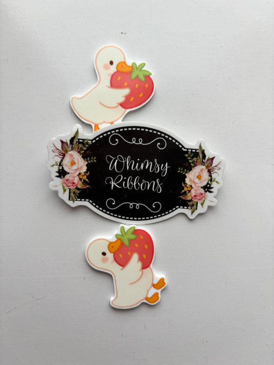 GOOSE WITH STRAWBERRY SMALL RESIN